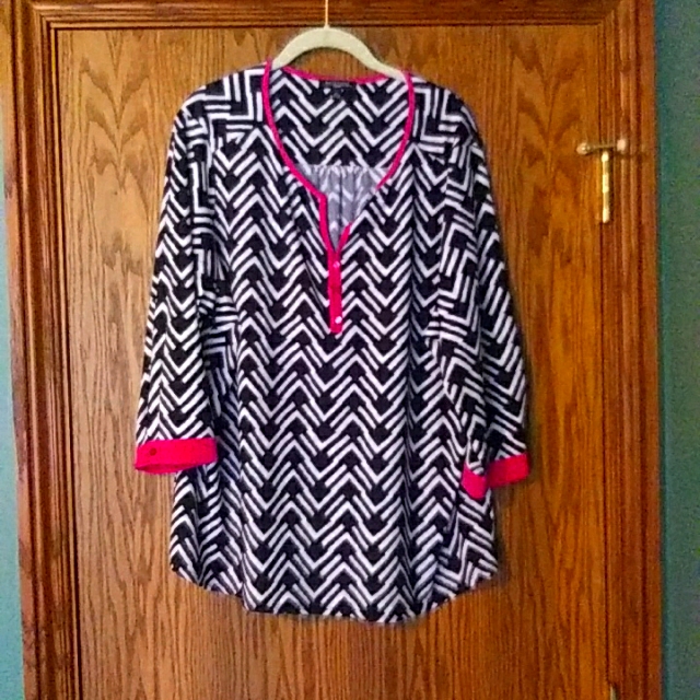 Women's Notations V Button Patterned Top